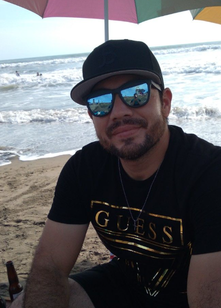 <strong>Carlos R.</strong>